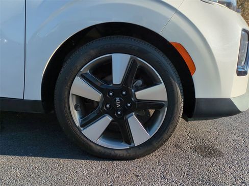Used 2020 Kia Soul EX image 10