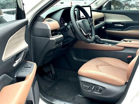 New 2026 Toyota Grand Highlander Platinum image 10