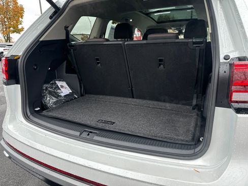 New 2026 Volkswagen Atlas Peak Edition image 16