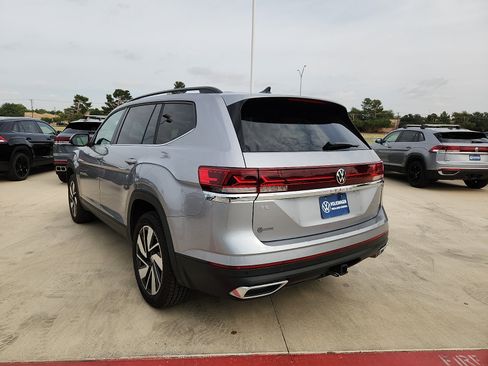 Used 2025 Volkswagen Atlas SE FWD image 5