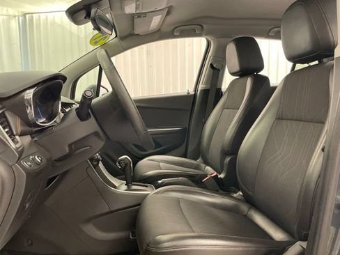 Used 2021 Chevrolet Trax LT FWD image 11