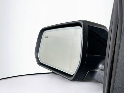 Used 2023 GMC Acadia SLT w/ Elevation Edition image 16