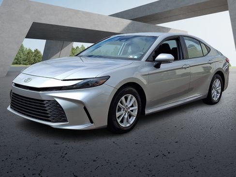 Certified 2025 Toyota Camry LE FWD image 3