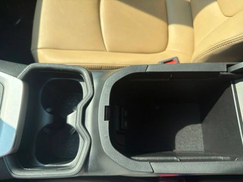 Used 2020 Toyota RAV4 XLE Premium AWD/4WD image 19