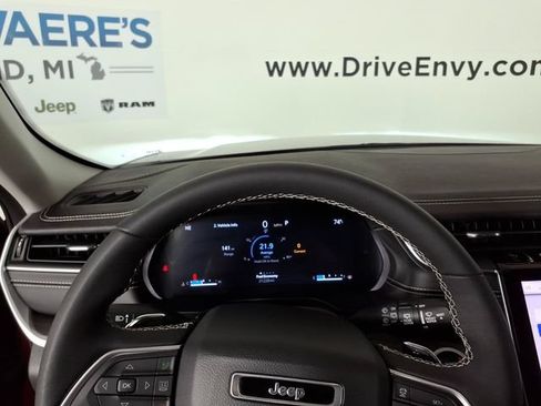 Used 2023 Jeep Grand Cherokee Limited AWD/4WD image 24