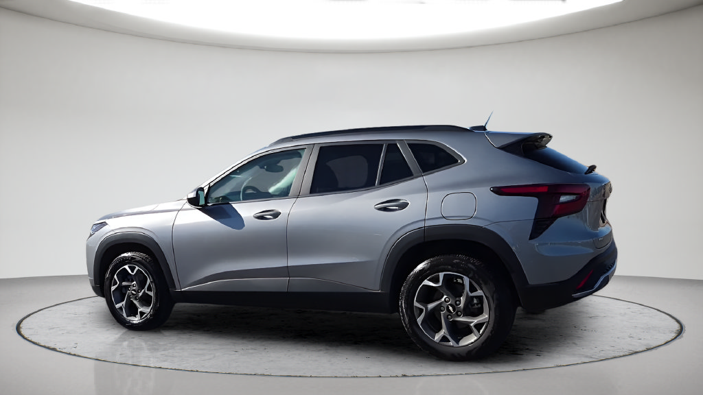 Used 2025 Chevrolet Trax LT w/ LT Convenience Package FWD image 10