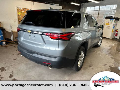 Used 2023 Chevrolet Traverse LS image 5