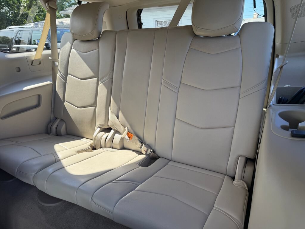 Used 2018 Cadillac Escalade ESV Premium Luxury w/ LPO, Radiant Package AWD/4WD image 23