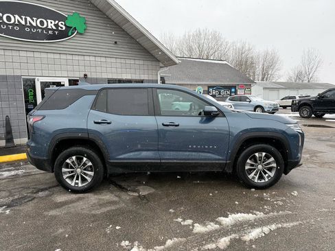 Used 2025 Chevrolet Equinox LT image 2