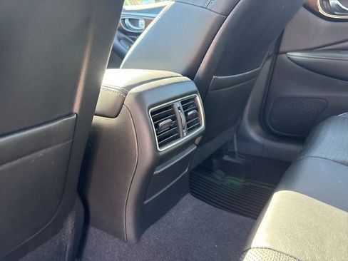 Used 2015 INFINITI Q50 Sport w/ Technology Package image 19