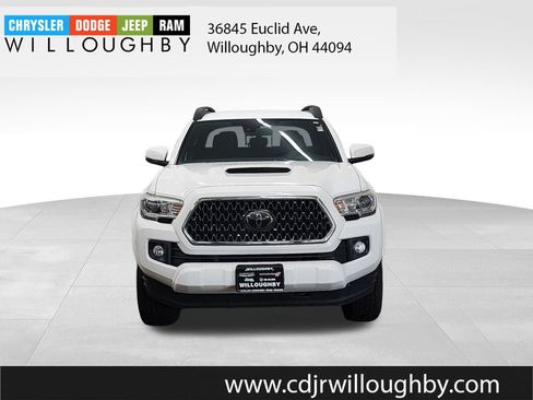 Used 2018 Toyota Tacoma TRD Sport w/ Exterior Package AWD/4WD image 2