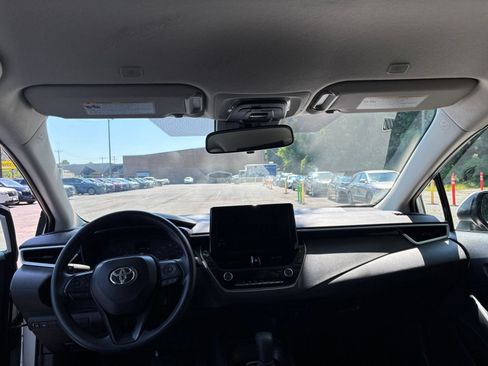 Used 2025 Toyota Corolla LE FWD image 31