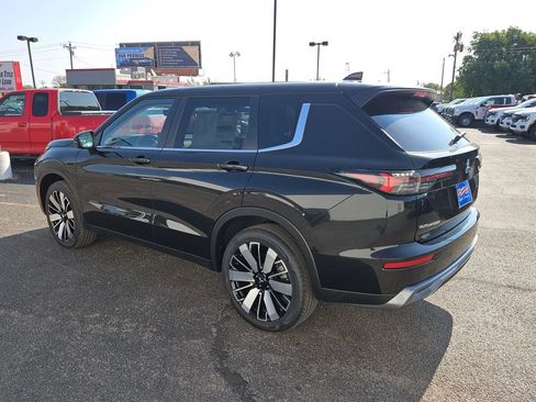 New 2025 Mitsubishi Outlander SE image 8