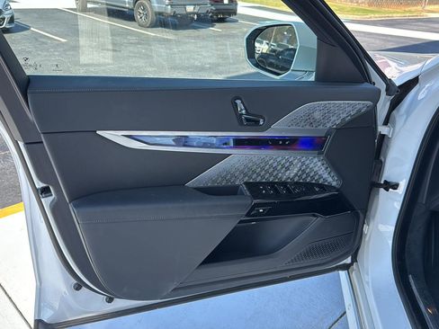 Certified 2024 BMW i7 xDrive60 w/ Executive Package AWD/4WD image 15