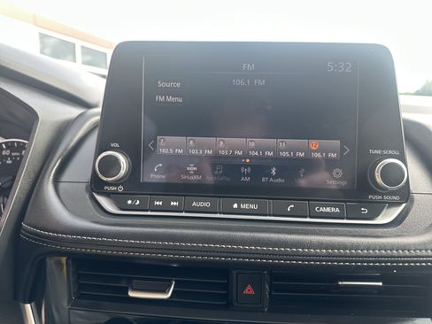 Used 2025 Nissan Rogue SV FWD image 14