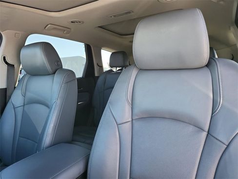 Used 2020 Buick Enclave Essence image 40