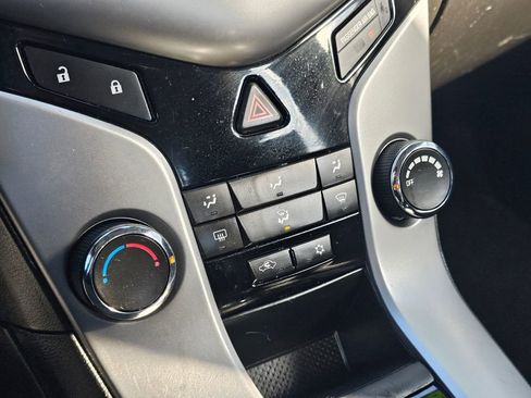 Used 2014 Chevrolet Cruze LT image 23