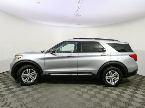 Used 2023 Ford Explorer XLT w/ Equipment Group 202A image 6