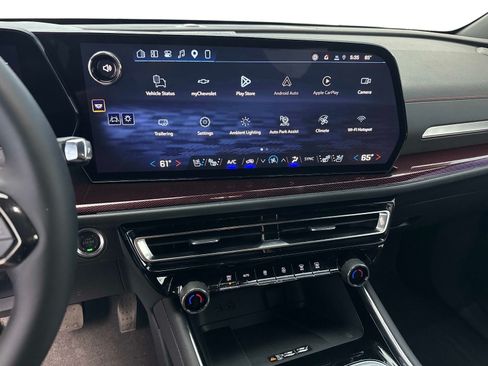 Used 2025 Chevrolet Traverse RS FWD image 25