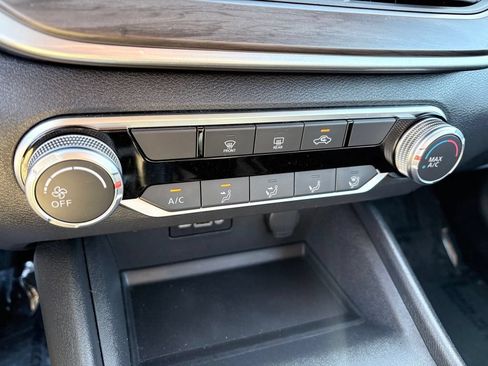 Used 2025 Nissan Altima 2.5 SV FWD image 18