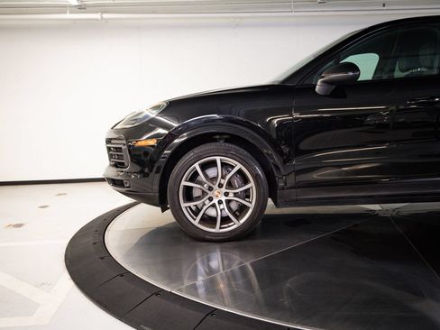 Certified 2023 Porsche Cayenne Platinum Edition AWD/4WD image 11