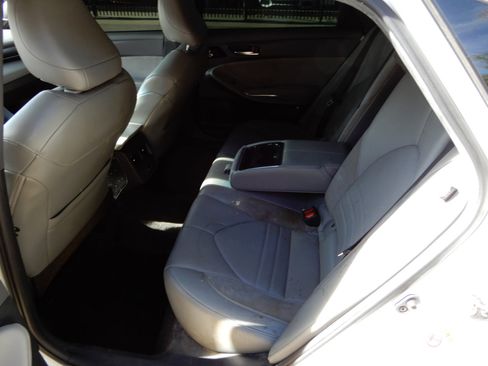 Used 2019 Toyota Avalon XSE image 9