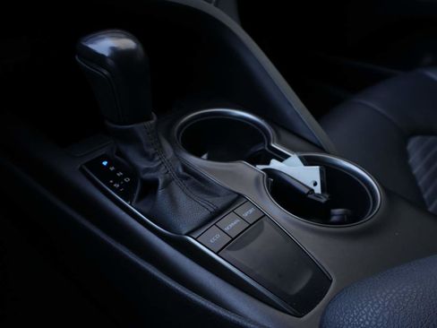 Used 2022 Toyota Camry SE FWD image 13