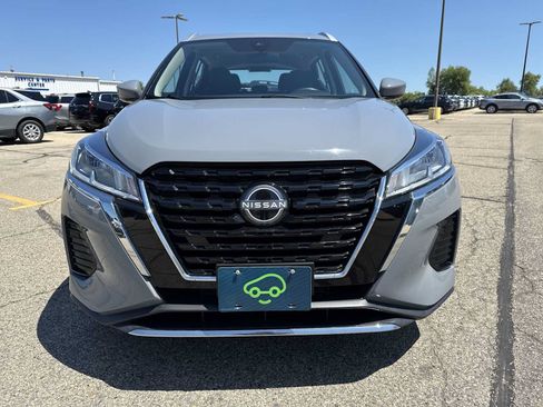 Used 2023 Nissan Kicks SV FWD image 2