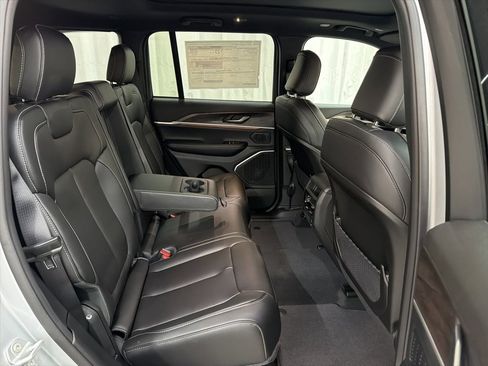 New 2026 Jeep Grand Cherokee Limited w/ Limited Altitude Package image 19