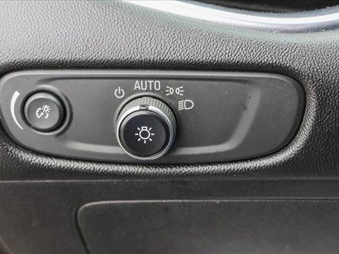 Used 2018 Chevrolet Malibu LT image 13