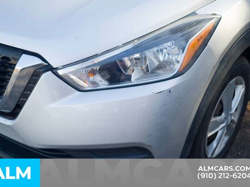 Used 2019 Nissan Kicks S image 12