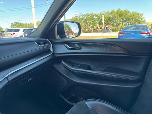 Used 2024 Jeep Grand Cherokee Altitude RWD image 26
