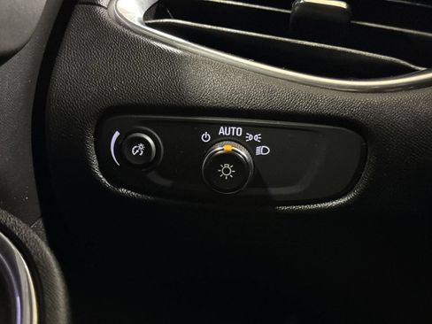 Used 2017 Chevrolet Malibu LT FWD image 18