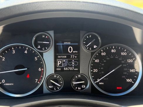 Used 2014 Lexus LX 570 4WD image 25