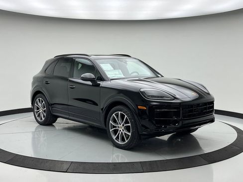 Used 2025 Porsche Cayenne image 9