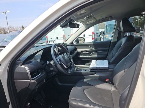 Used 2024 Toyota Grand Highlander XLE image 15