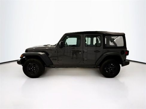 Used 2022 Jeep Wrangler Unlimited Sport image 4
