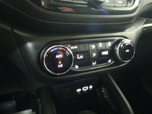 Used 2022 Chevrolet TrailBlazer ACTIV w/ Sun and Liftgate Package FWD image 18