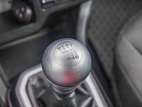 Used 2018 Jeep Renegade Latitude w/ Cold Weather Group FWD image 25