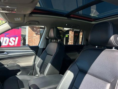 Used 2022 Volkswagen Atlas SEL R-Line image 18