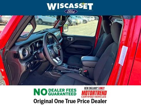 Used 2023 Jeep Wrangler Sahara image 4