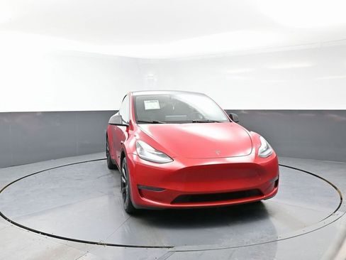 Used 2023 Tesla Model Y Long Range image 2