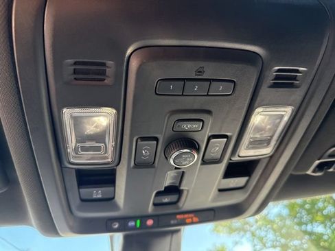 Used 2021 Chevrolet Suburban High Country AWD/4WD image 38