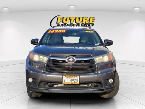 Used 2016 Toyota Highlander XLE image 2