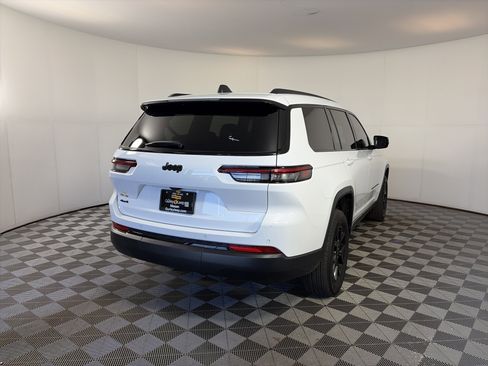 Used 2025 Jeep Grand Cherokee L Altitude image 11