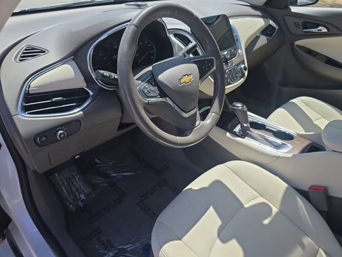 Used 2019 Chevrolet Malibu LT w/ Leather Package FWD image 10