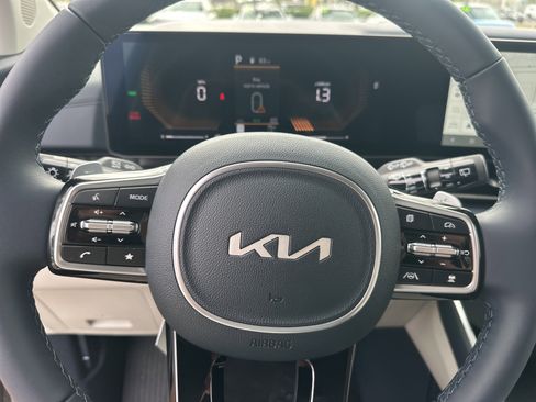 New 2026 Kia Carnival EX FWD image 14