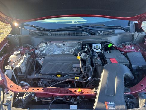 Used 2025 Chevrolet Trax LT w/ LT Convenience Package image 32