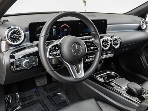 Used 2022 Mercedes-Benz A 220 image 2