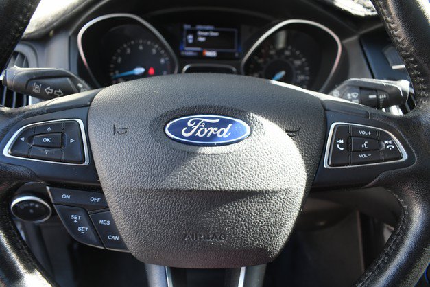 Used 2017 Ford Focus Titanium w/ Titanium Technology Package FWD image 31